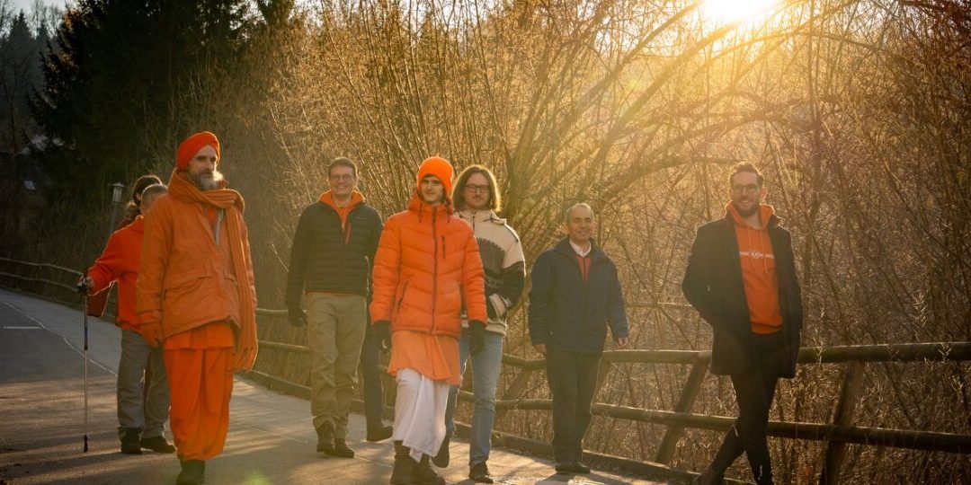 Brueder-im-Ashram-thegem-blog-default