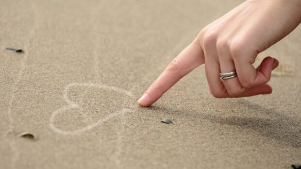 hand-g73dda3904_1920-thegem-blog-default