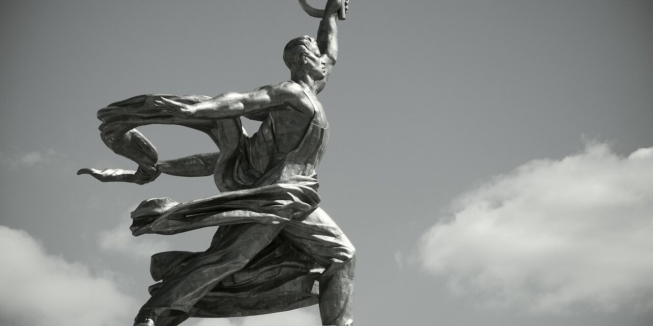 worker-and-kolkhoz-woman-2499826_1280