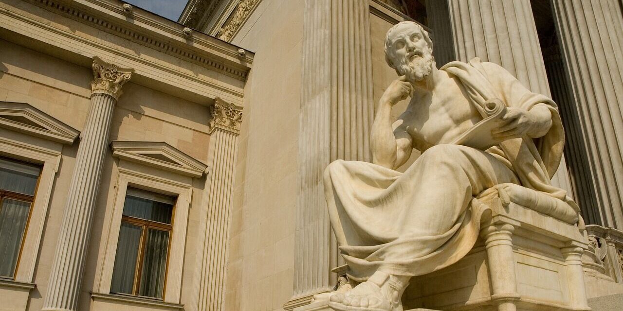 statue-756624_1280-e1707391201353