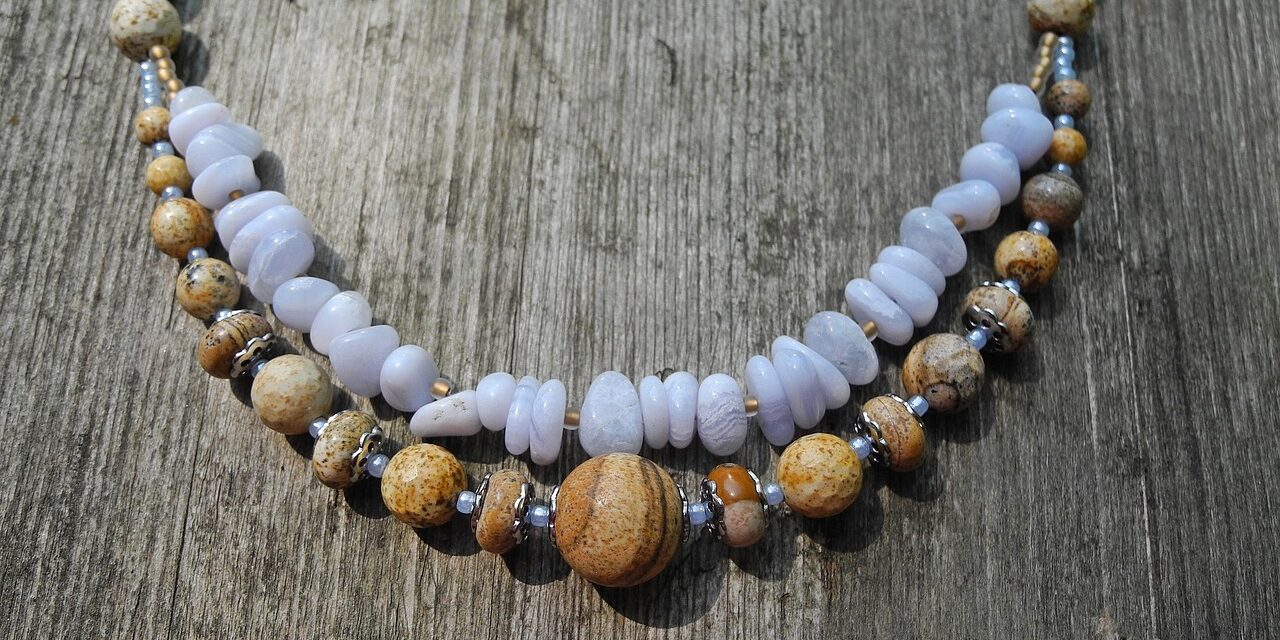 necklace-2683707_1280